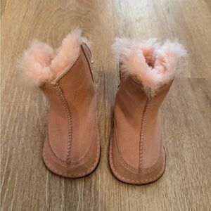 UGG Kids Boots in Soft Pink with Fluffy Lining